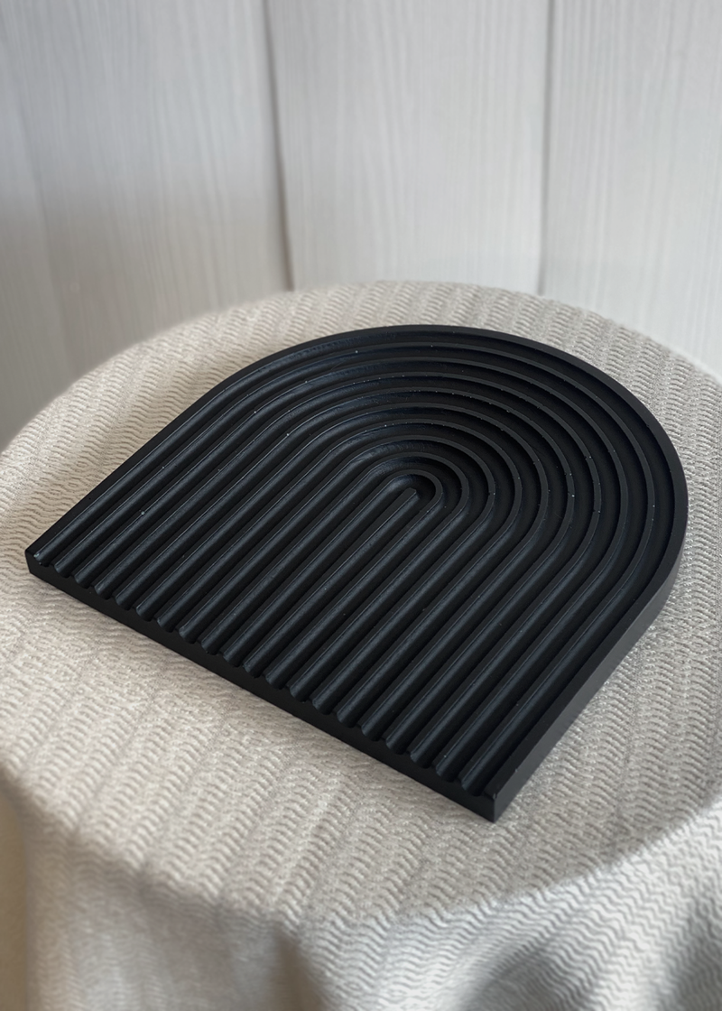 The Burnt Apron Large Arch Tray | Black