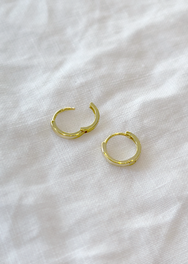 Bella & Wren Jewelry Capri Huggie SML