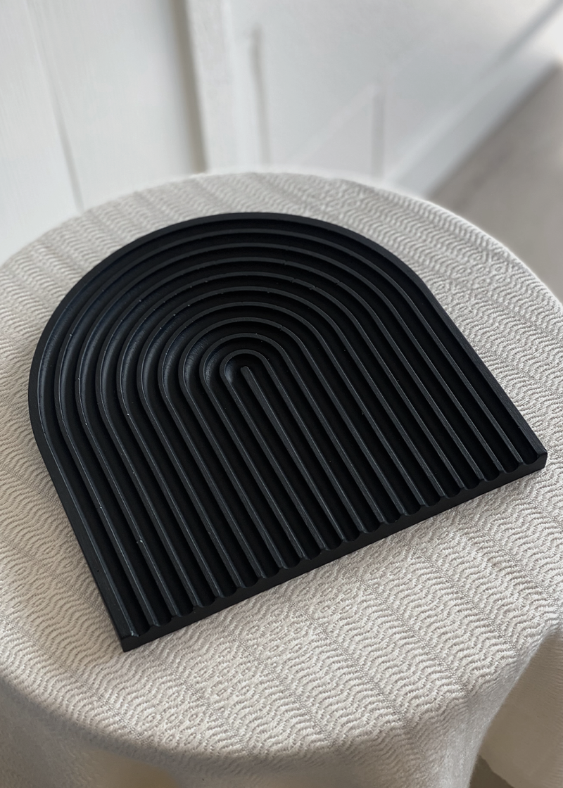 The Burnt Apron Large Arch Tray | Black