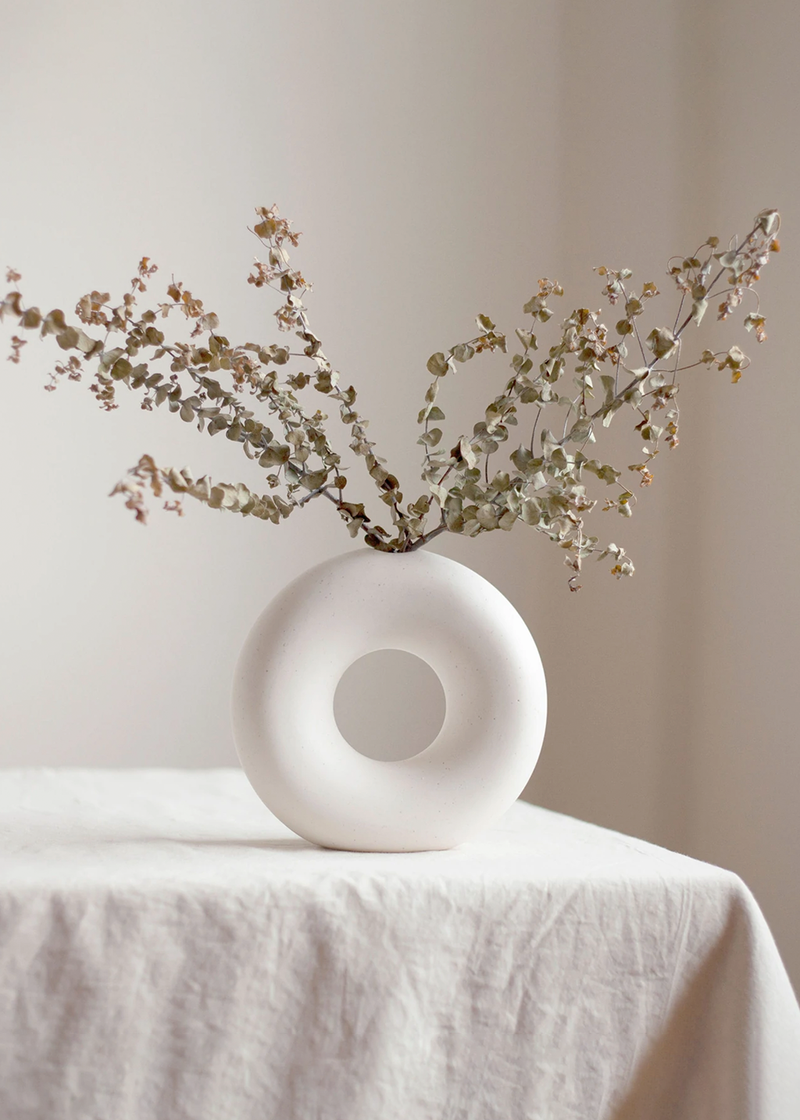 Lisa Warren Ceramics Circle Vase | White Speckle