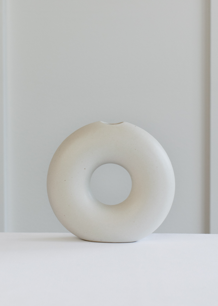 Lisa Warren Circle Vase | Solid White