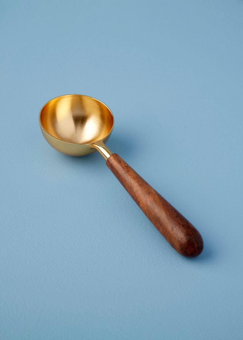 Be Home Gold & Wood Scoop